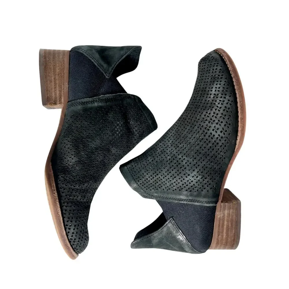 VINCE CAMUTO! BLACK GENUINE SUEDE LEATHER PERFORATED FINISH ANKLE BOOTS! SZ 5.5M